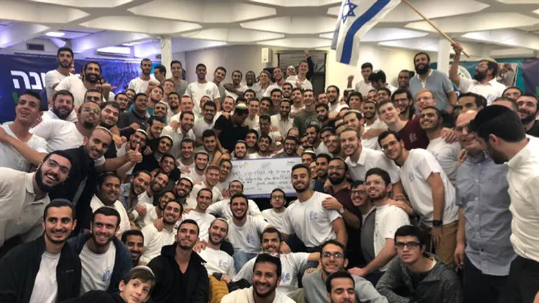 יצאנו לקושש כספים וחזרנו עם מלכות