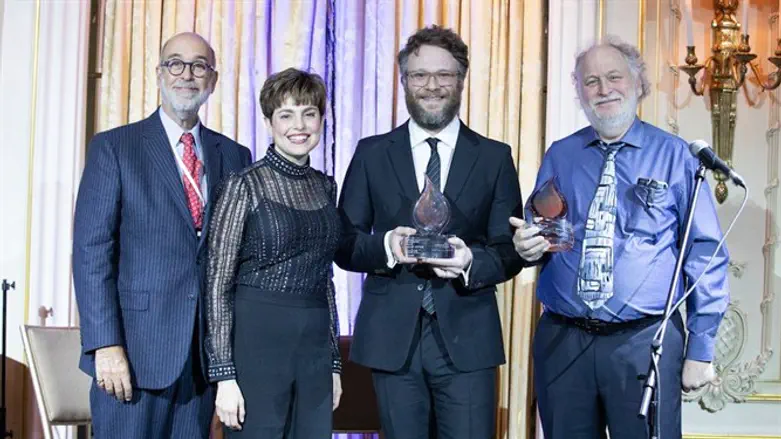 L-R: Rich Rumelt, board president; Ann Toback; Seth Rogen; and Mark Rogen at the ceremony