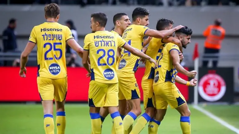 שחקני מכבי חוגגים הערב דרבי צהוב