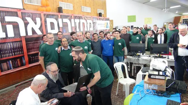 הרב רבינוביץ' הגיע לחזק