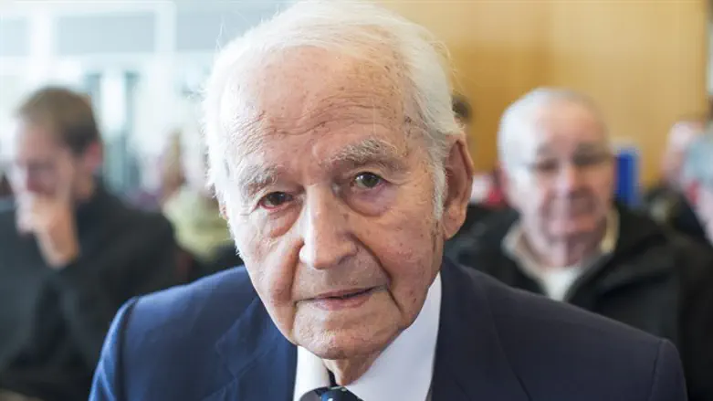 Leon Schwarzbaum