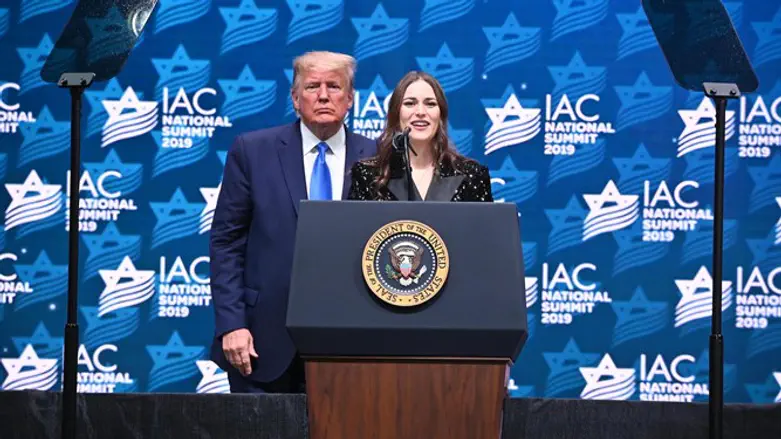 Дональд Трамп и Адела Кожаб на саммите IAC 