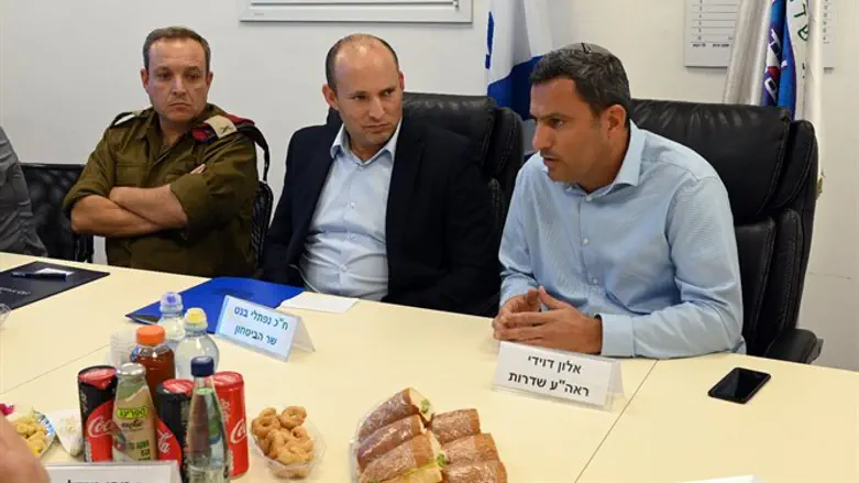 Defense Minister Bennett visits Sderot