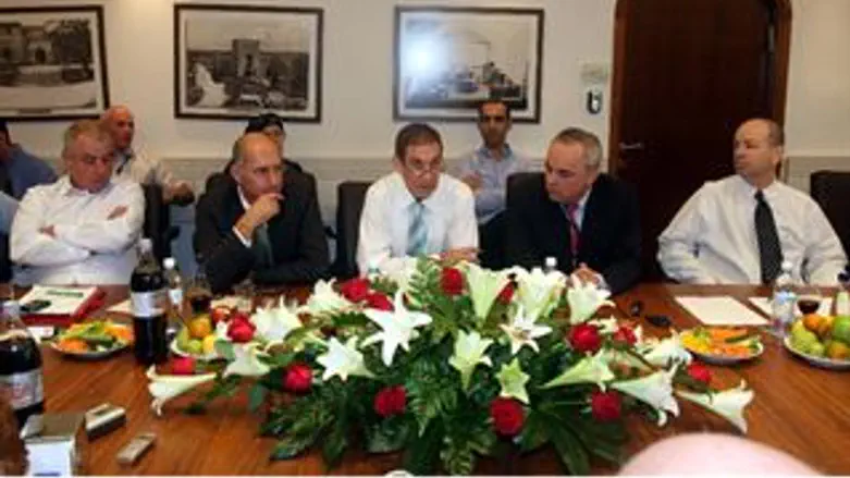 צמרת האוצר מתארחת. היום