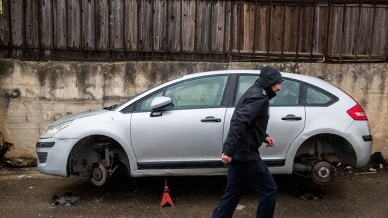 Пострадавший автомобиль в Шуафате