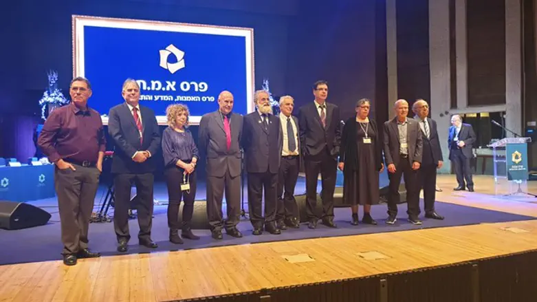 זוכי פרס אמת