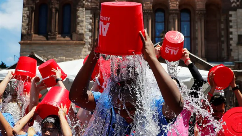 אתגר דלי הקרח