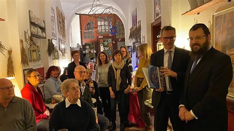 הרב טייכטל עם מנהלי הבונדסטאג