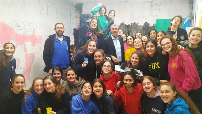 רפי פרץ בסניף עזרא יד בנימין