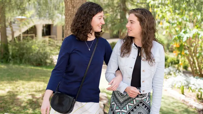 Close friends in Neve