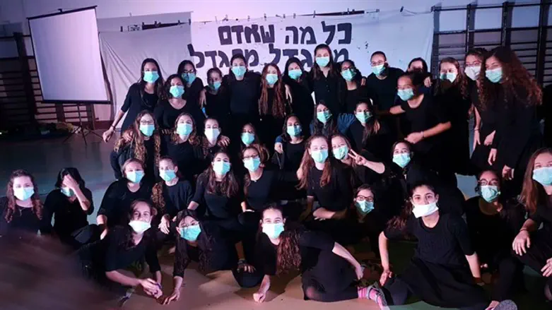 בנות שבט תאיר מזדהות עם חברתן