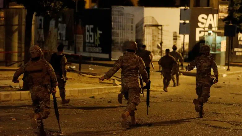 חיילי צבא לבנון ברחובות הבירה בירות