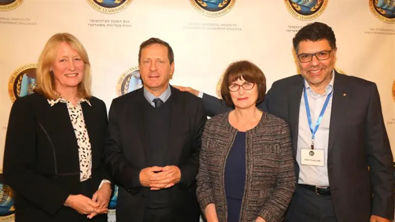 יו"ר הסוכנות עם חברת הפרלמנט