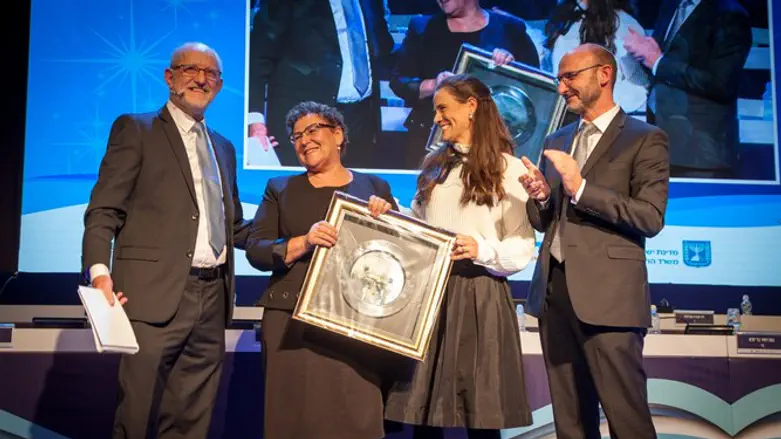 אות "התלמוד הישראלי" למרים פרץ