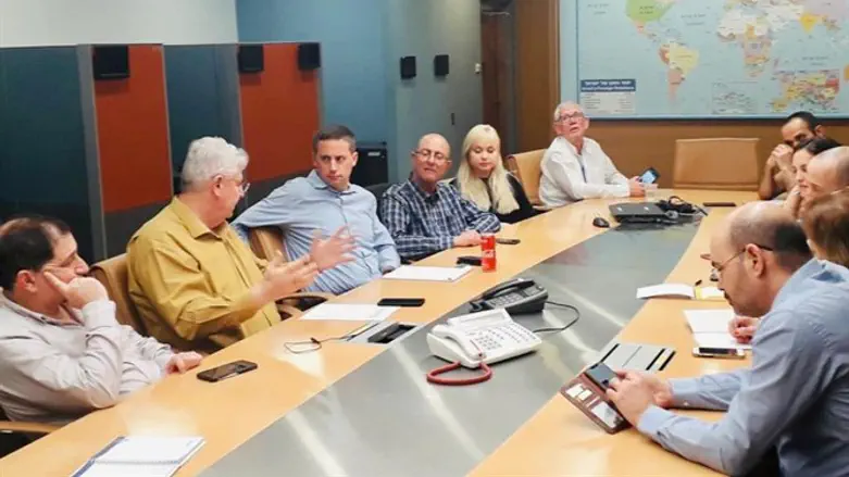 ישיבת ההיערכות במשרד החוץ