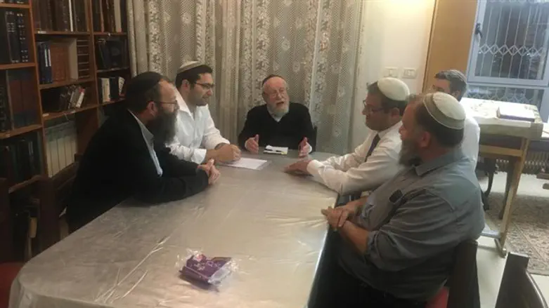 Члены "Оцма Иегудит" у раввина Дова Лиора 