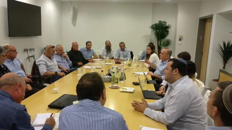 שטייניץ וראשי הרשויות