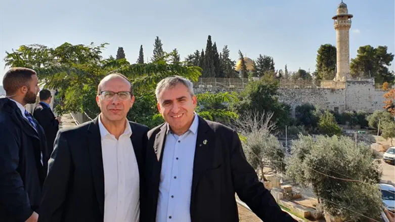 אלקין על הטיילת