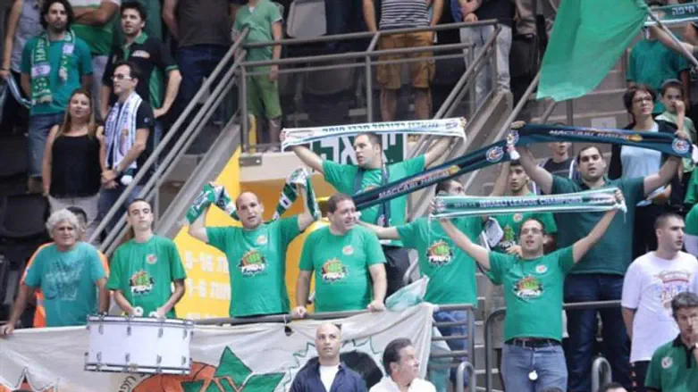 אוהדי חיפה. המשטרה פוגעת בהם