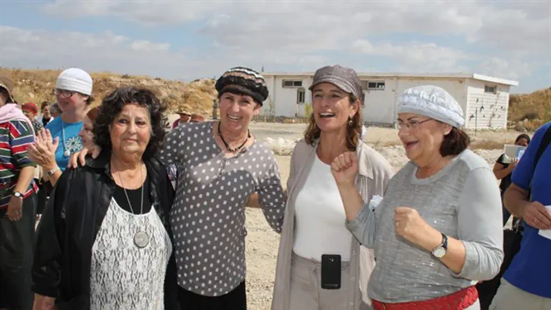 גאוצלה כהן ז"ל עם מנהיגות תנועת הריבונות