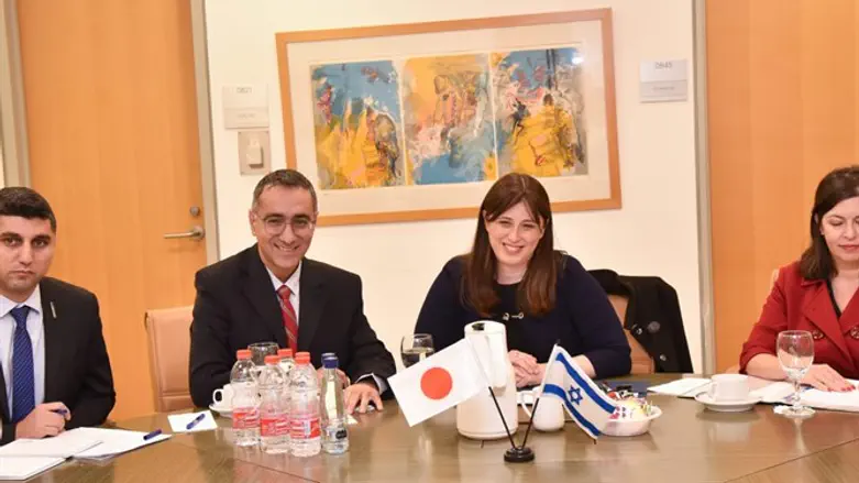 חוטובלי בפגישה עם סגן שר החוץ היפני