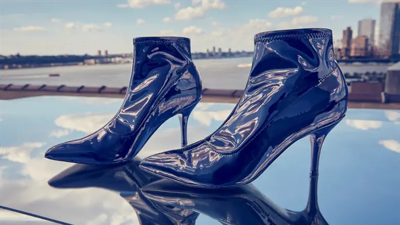 מגפוני לק שבמבצע, NINE WEST