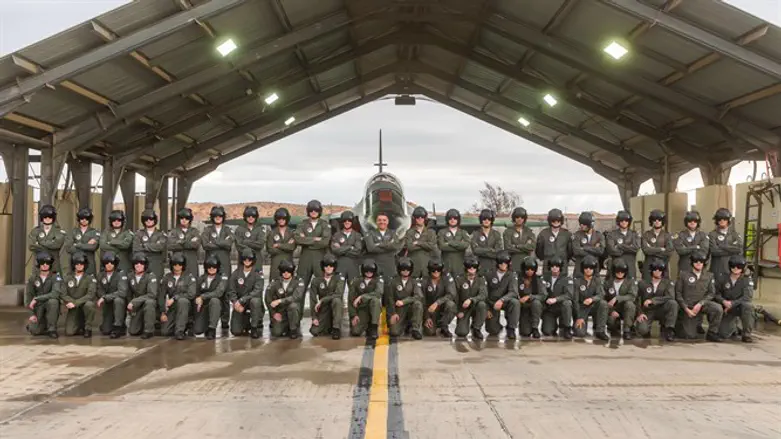 מסיימי קורס טיס מספר 179