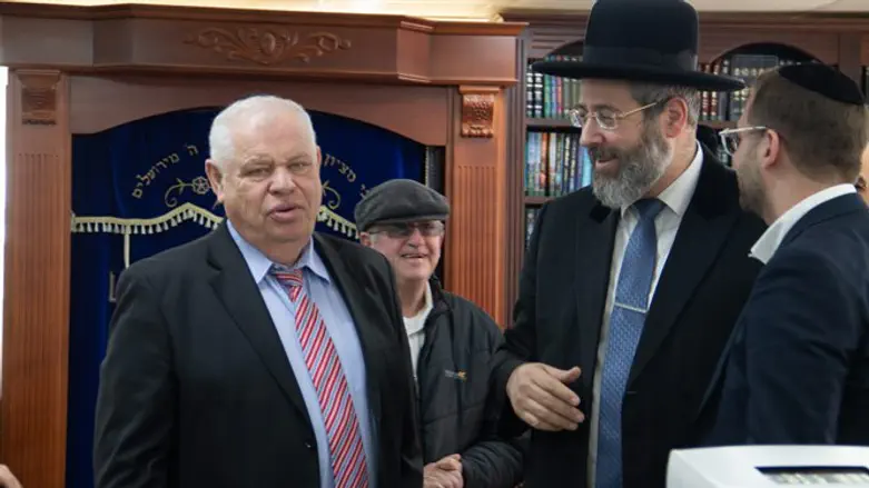 הרב לאו ורונן פלוט