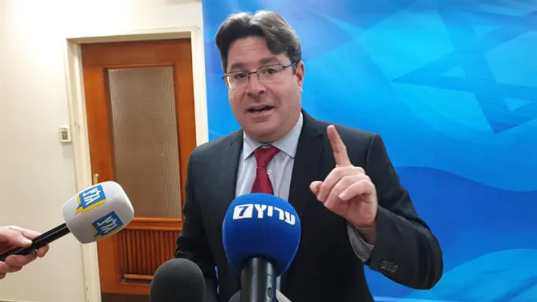 Офир Акунис