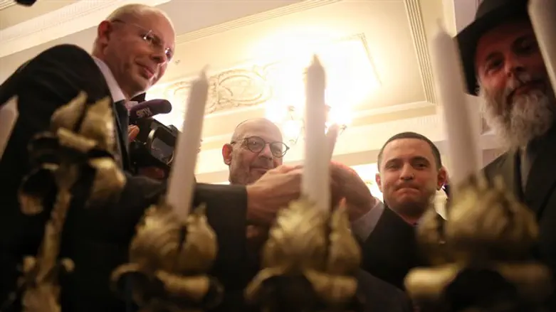 Hanukkah candle lighting at the Ukrainian parliament