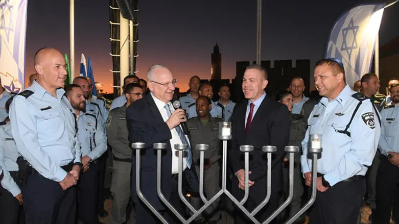 חג רווּי בסמליות וגבורה