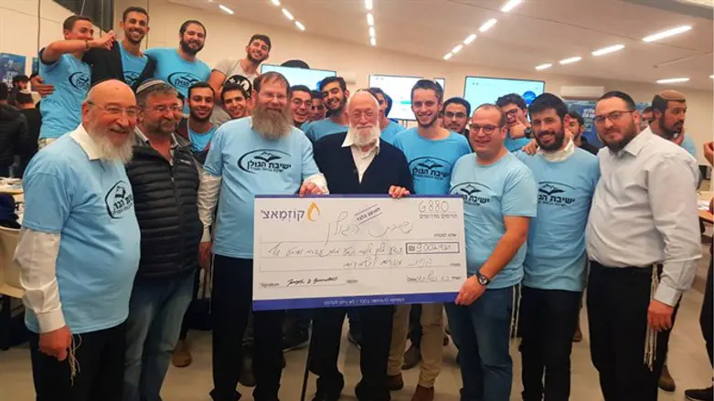 מחזירים אהבה