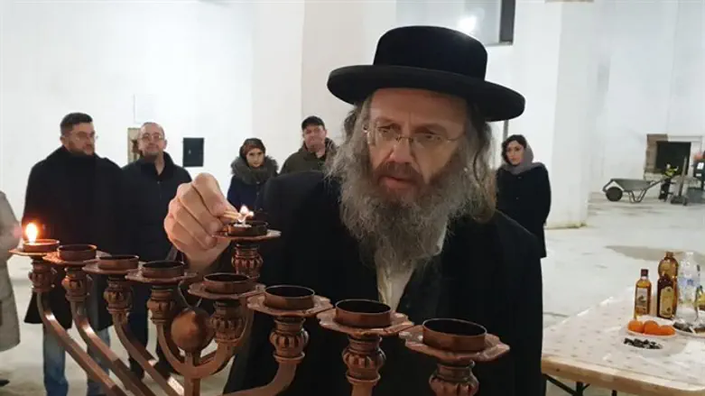 הדלקת נר ראשון בבית מדרשו של המהרש"א