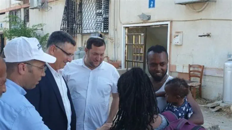 ראשי קבוצת המתפקדים עם השר סער