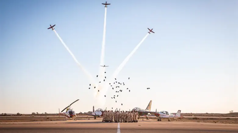 מסיימי קורס הטיס