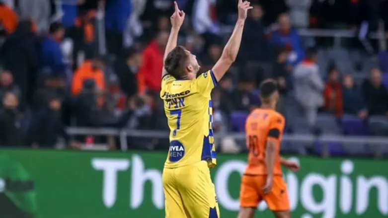 אצילי. שער בכורה אחרי שנה