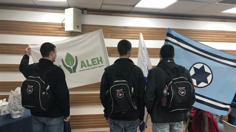 מסיימי קורס טיס בכפר 'עלה' נגב