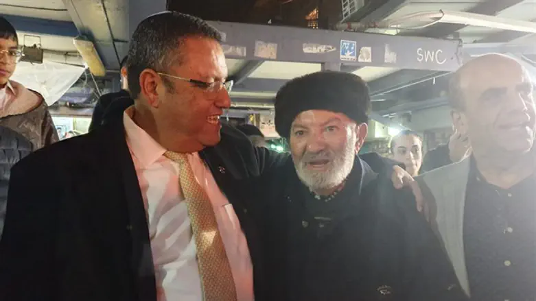 Mayor Leon with abused merchant