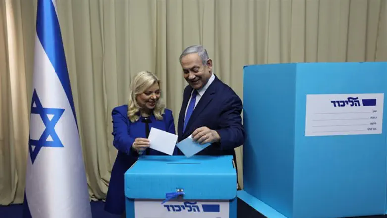 The Netanyahus voting