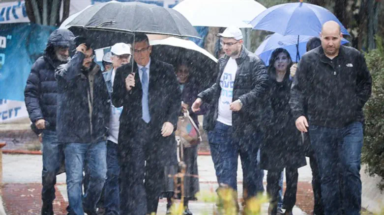 Sa'ar coterie votes in stormy Likud primaries