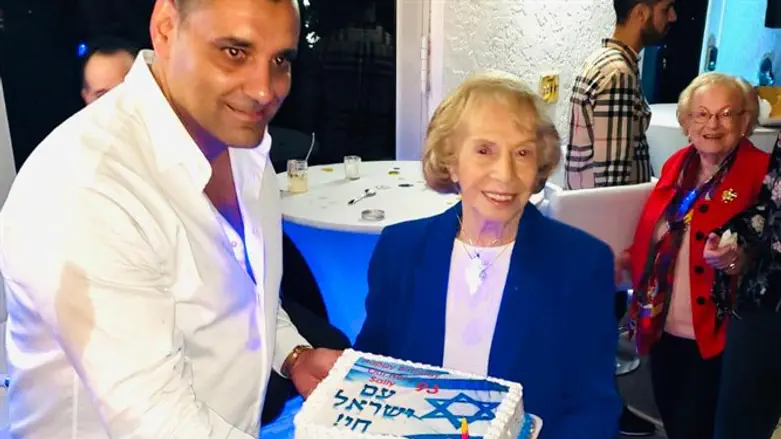 Празднование Дня рождения женщины, пережившей Холокост