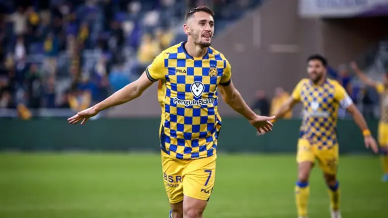 אצילי הערב. שער יפה בדקה ה-55