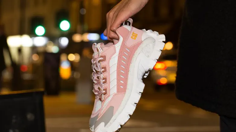 נעלי ריצה אופנתיות של קאטרפילר