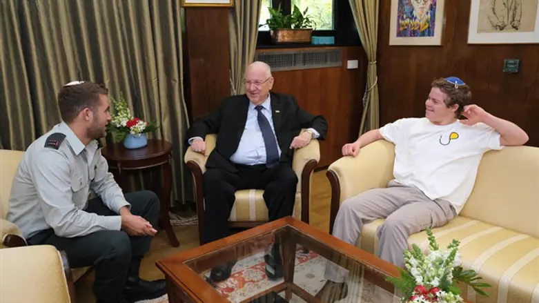 אור של שלווה ואחדות