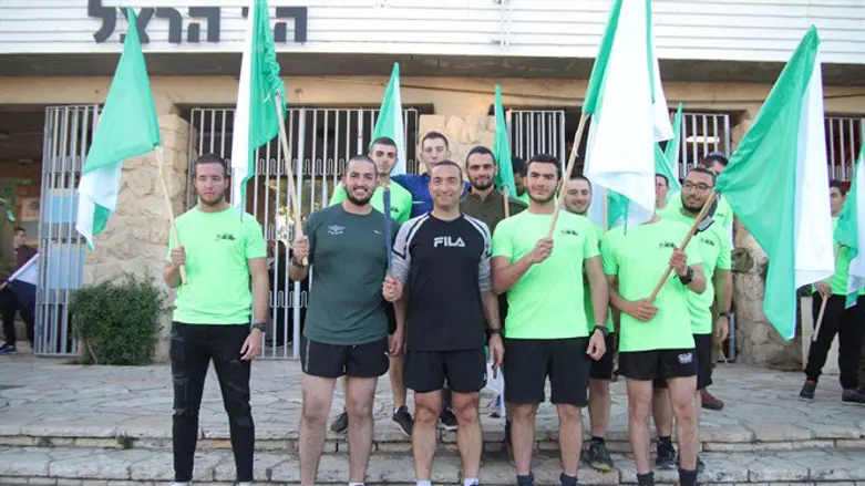 אתם עמוד האש לפני המחנה