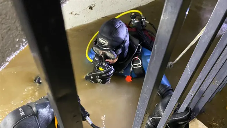 Rescue of trapped persons in Tel Aviv elevator