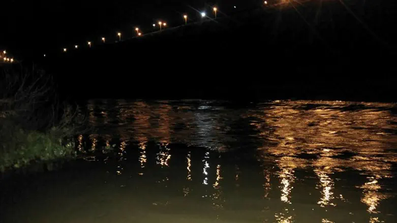 Flooded road (archive)
