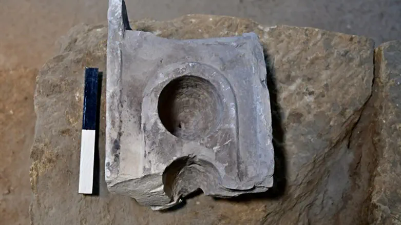 The top part of the measuring table