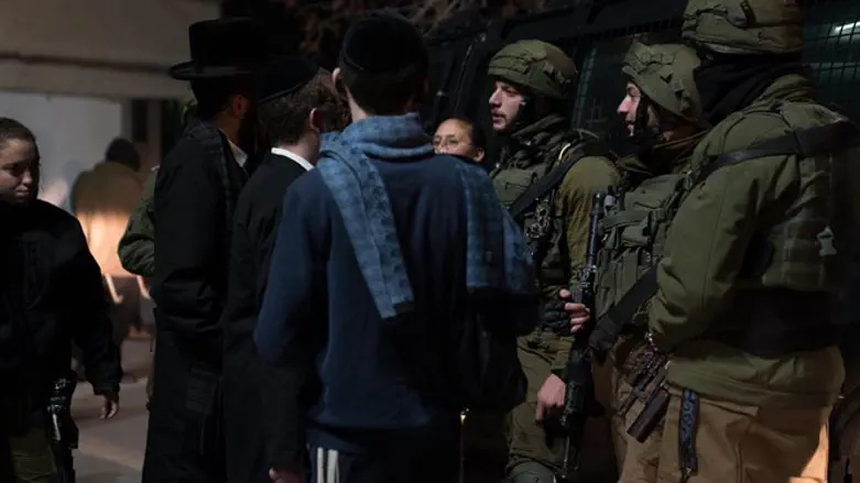 הכניסה הלילה לקברי יהושע וכלב