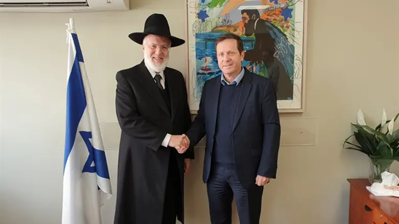 יצחק הרצוג עם הרב דוידוביץ'